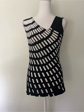 CAbi Black & White Graphic Sleeveless Knit Top
